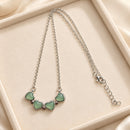 Collar magnético de corazones verdes trébol de cuatro hojas