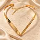Conjunto dorado de collar y aros geométricos