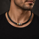 Collar de Cuero Doble con Detalle Metálico Tricolor