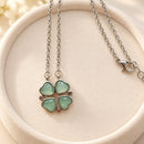 Collar magnético de corazones verdes trébol de cuatro hojas