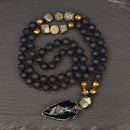 Collar Flecha Ónix y Piedra Volcánica