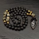 Collar Flecha Ónix y Piedra Volcánica