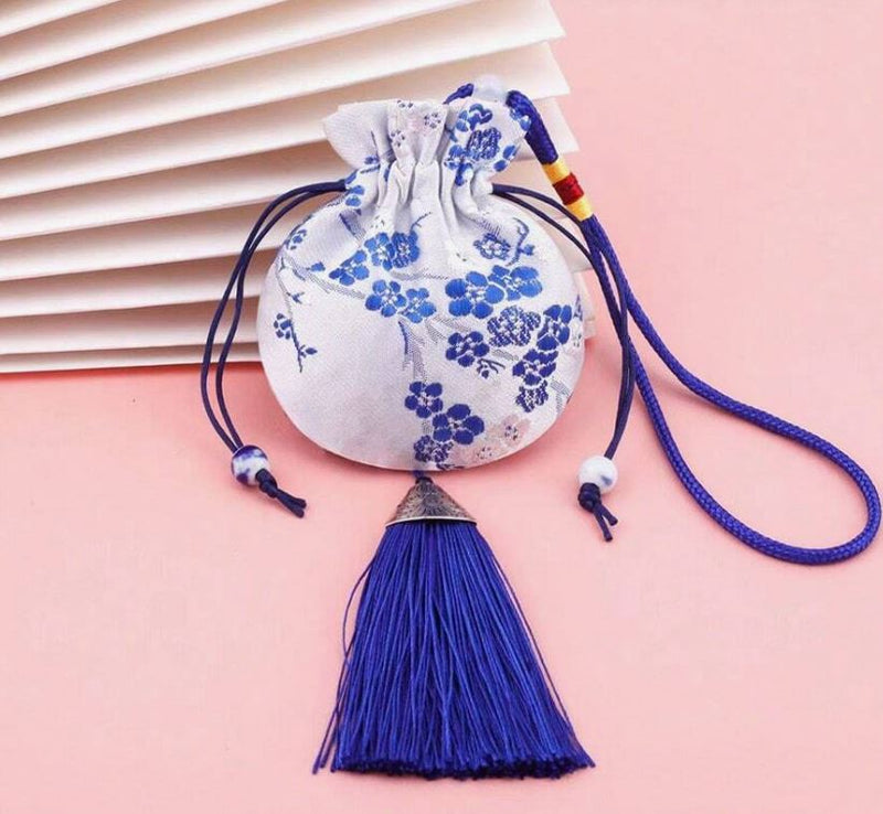 Amuleto Japonés - blanco azulado - Rincón Zen