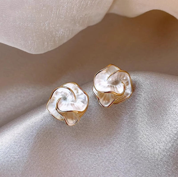 Aros Camelias Doradas
