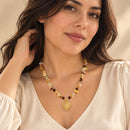 Collar de piedras naturales tono miel con corazón