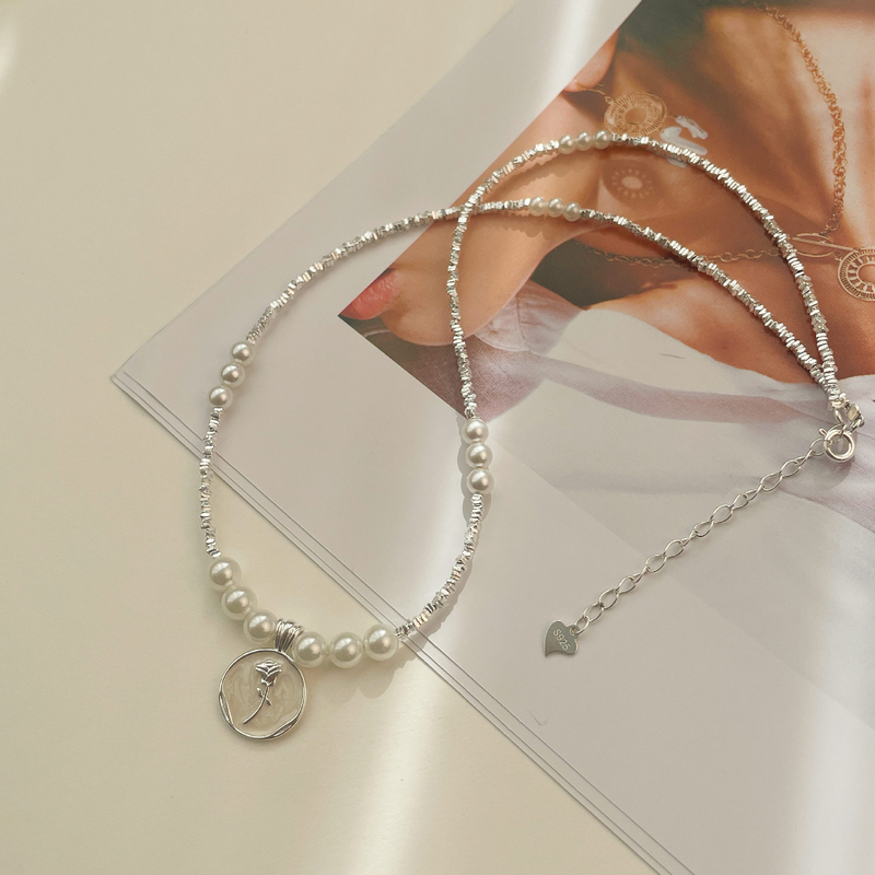 Collar Medallón de Rosa en Plata