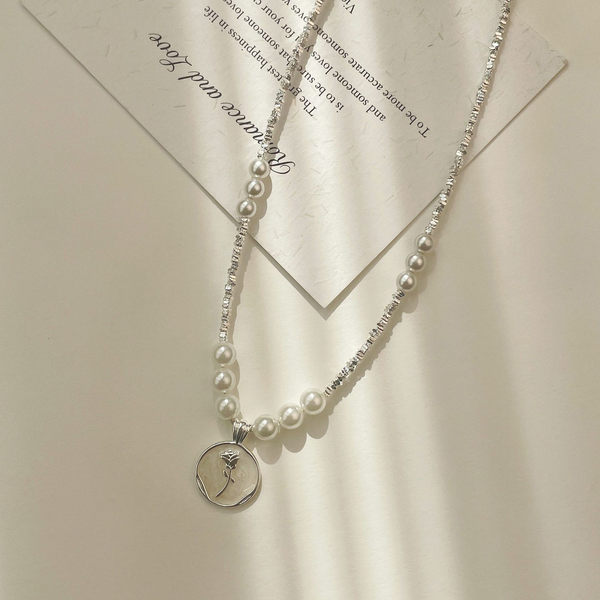 Collar Medallón de Rosa en Plata