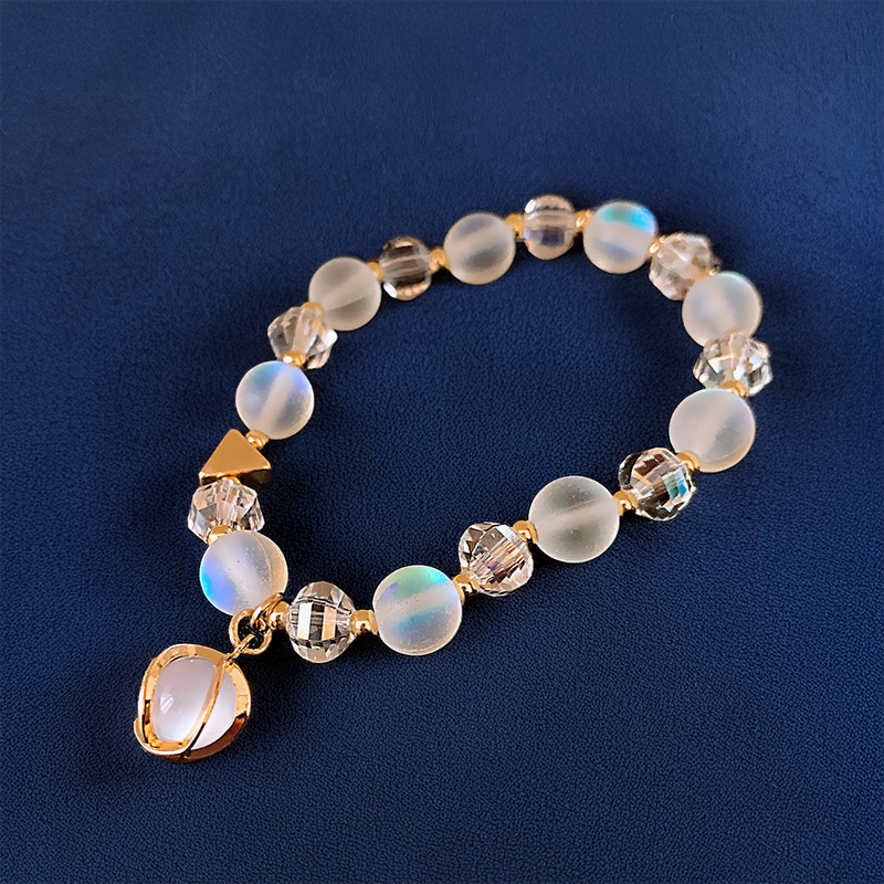 Brazalete Dorado y Piedras Translúcidas
