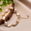 Pulsera Triple Armonía: Perlas Barrocas y Destellos del Mar